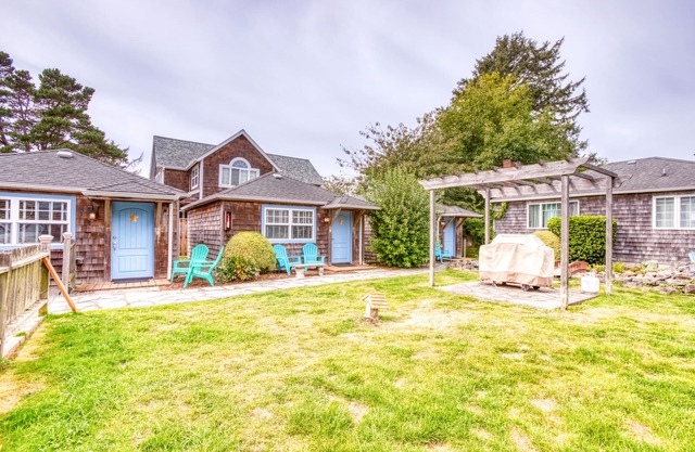 Six Cottages w/Shared Courtyard & Grill - Two Blocks to Beach Dog-Friendly