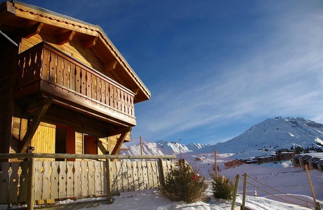 Ski aux pieds ! Chalet privé et charmant 9p