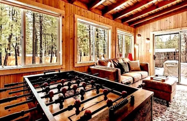 Ski & Board! Great for Family, Pets, Fire-pit, BBQ & EV Tesla Charger, King Bed