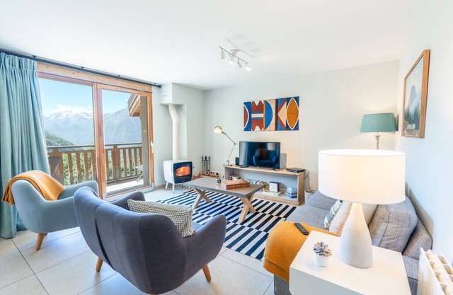 Ski Chalet in Vaujany, Alpe D'Huez, sleeps 6 with incredible views