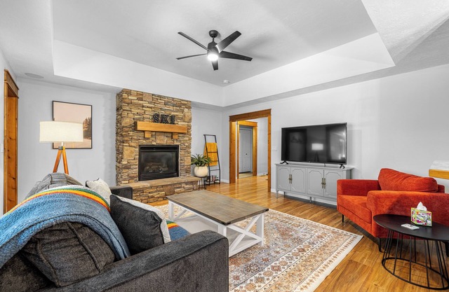 Ski Haus- Remodeled- Near Tamarack and Lake Cascade- pet ok