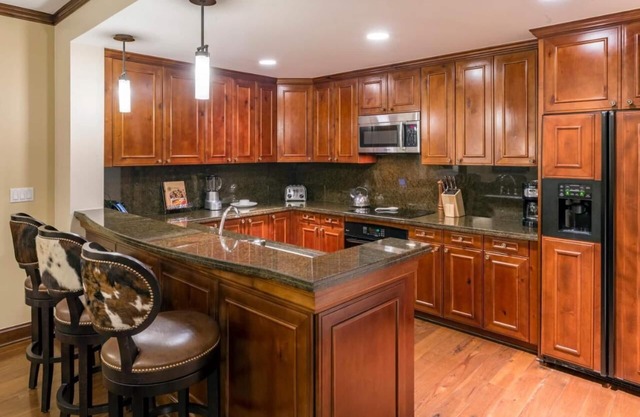 Ski-In/Out 3 Bedroom Villa in Aspen!