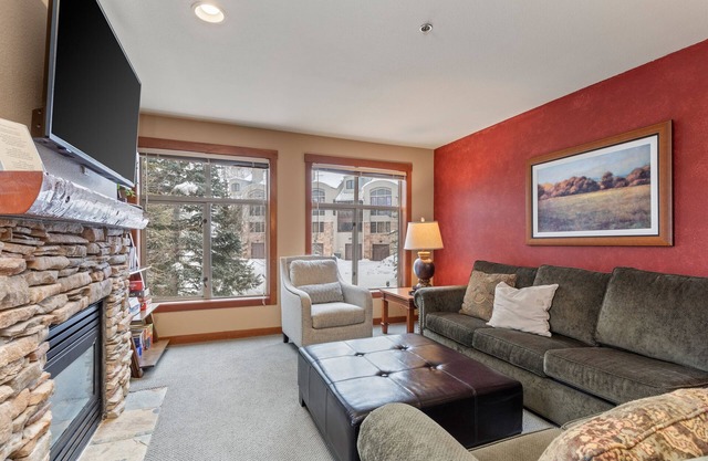 Ski-in/out condo w/access to Club Solitude - pools, hot tubs, & more