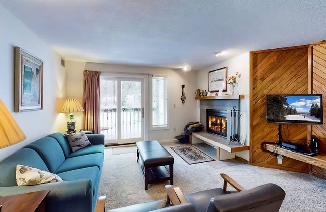 Ski-In/Out condo with patio, mountain views, washer/dryer, & cable