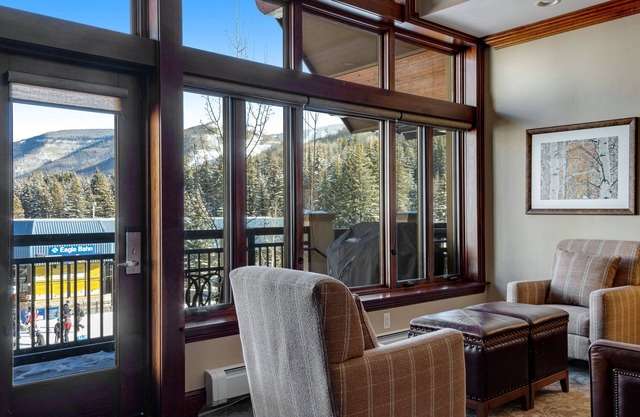 Ski-in/out home w/alpine view, fireplace, AC, fast WiFi, shared pool/hot tubs/WD