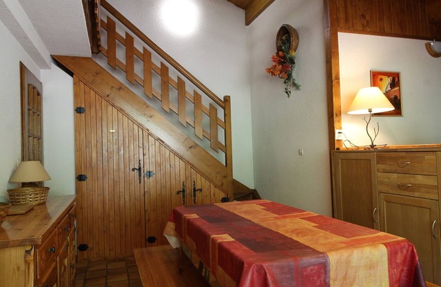 Ski-In/Ski-Out Duplex for 5 with Balcony, Near Shops & Free Shuttle