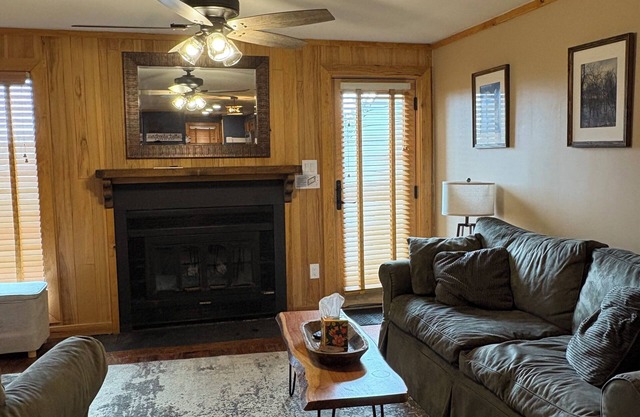 Ski in/ski out, 2-bedroom condo in Snowshoe Mountain