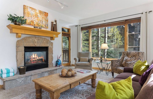 Ski-In/Ski-out 2 Bedroom Classic Aspenwood Lodge w/Outdoor Pool, Hot Tub