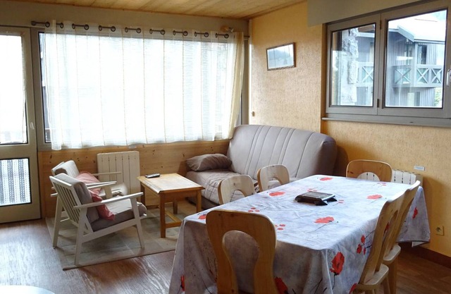 Ski-in/Ski-out 3-Room Apt for 6 - Garage, Near Shops, Stunning Views