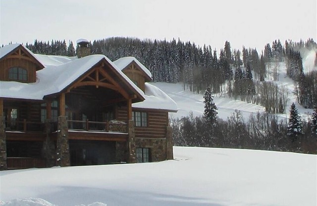 SKI IN & SKI OUT- 5 bedrooms in Prospect Development-SKI TO GOLD LINK LIFT