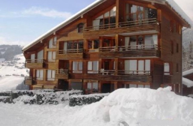 Ski in /Ski out Apartment with uninterrupted view of the piste.