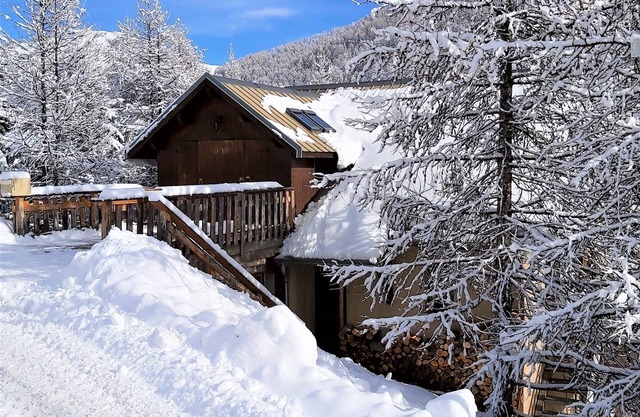 SKI IN SKI OUT CHALET SLEEPS 14 JACUZZI MOUNTAIN VIEW VARS LES CLAUX