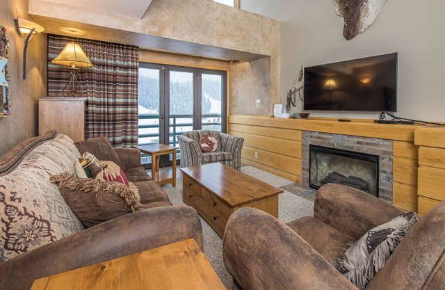 Ski-in/Ski-out condo w/shared hot tub & pool & great location - Shoshone Ski-In/Ski-Out with Views