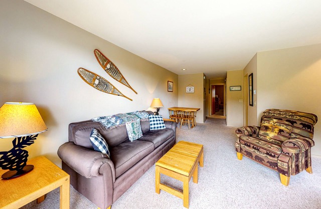 Ski-in/ski-out condo with mountain view, seasonal pool