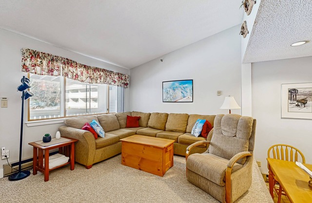 Ski-in/ski-out condo with shared pool & hot tub - steps away from ski lift