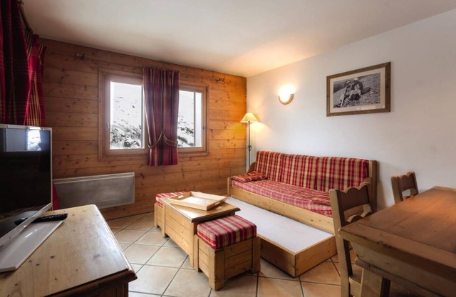 Ski-in/ski-out & foot of the slopes, fitness, swimming pool, sauna, hammam, balcony, tv, 40-45m²