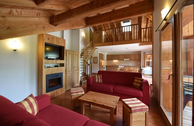 Ski-in/ski-out & foot of the slopes, fitness, swimming pool, sauna, hammam, terrace, balcony, tv