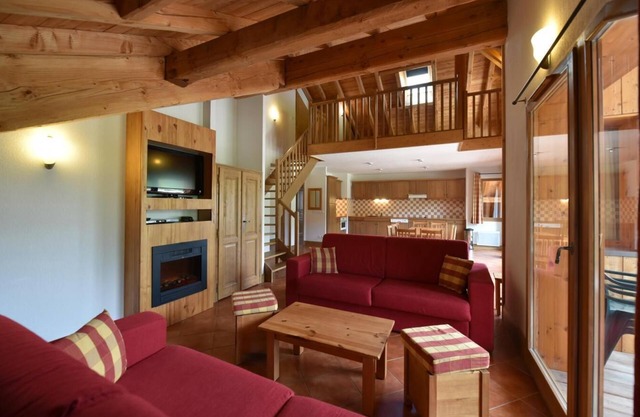 Ski-in/ski-out & foot of the slopes, fitness, swimming pool, sauna, hammam, terrace, balcony, tv