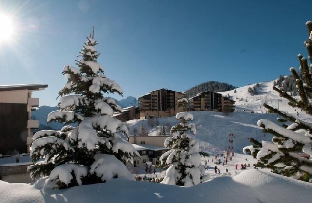 Ski-in/ski-out & foot of the slopes, 2nd floor, view panoramic, balcony, tv, ski locker, 40m²