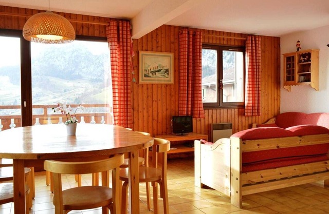 Ski-In/Ski-Out, 3-Room Apt with Mezzanine, Sleeps 6, South Balcony, Garage, 3-Star Rated