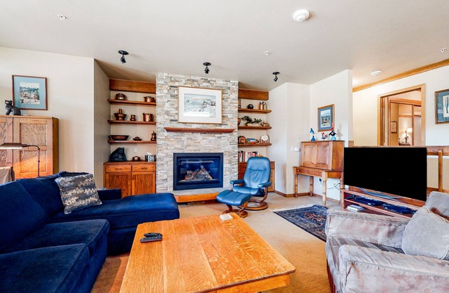 Ski-in/ski-out home w/high-speed WiFi, fireplace & shared pool/hot tub/laundry