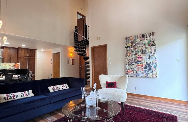 Ski in/Ski out Luxury Penthouse Condo, Hot Tub, Walk to Village in Beaver Creek