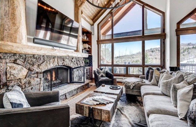 Ski-in/Ski-out Luxe Lofted Condo in Bachelor Gulch