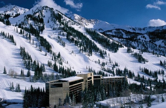 Ski-in/Ski-out Luxury Hotel & Spa @Snowbird: Cliff Lodge 1 bedroom suite