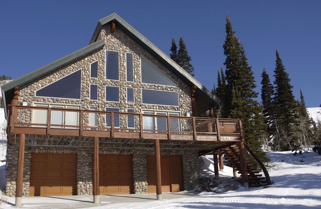 Ski in/ski out mountaintop home with stunning views, sleeps 16!