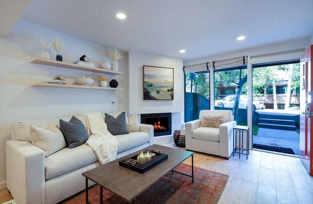 Ski-in/Ski-out Renovated 2 BR Aspen Condo!