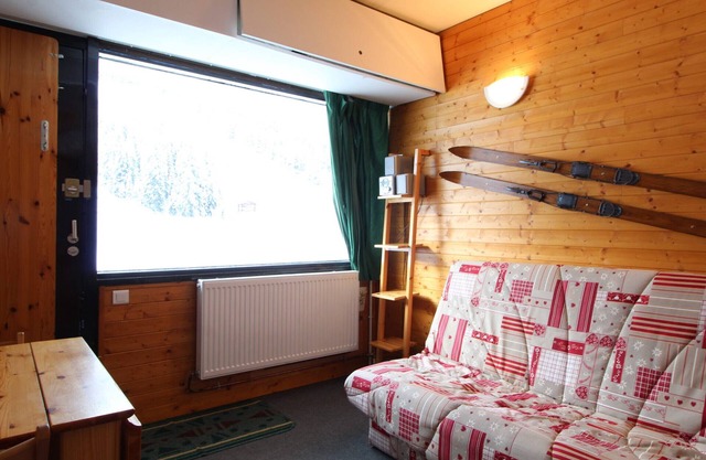 Ski-in/Ski-out Studio for 4 with Terrace, Stunning Views, Close to Shops