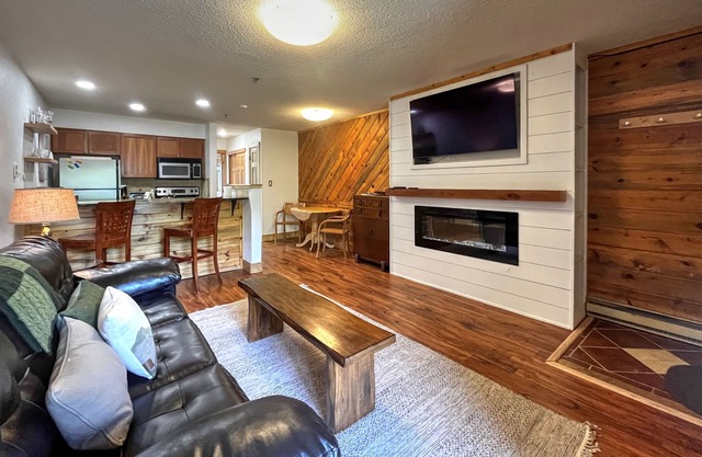Ski-in/Ski-out, 1 bedroom at the heart of the Resort Base Area!