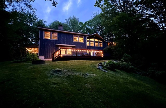 Ski/Lake house for all seasons- Minutes to all