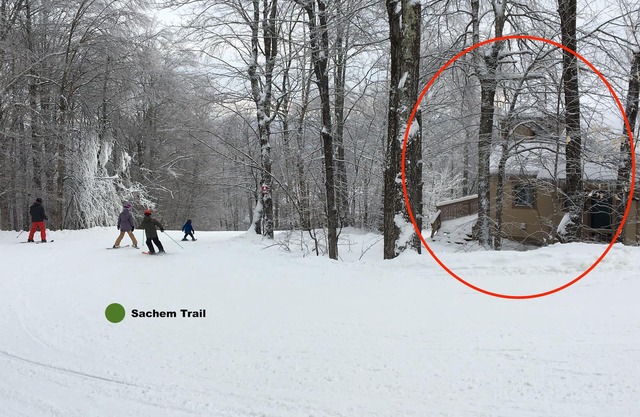 Ski on/Ski off. Right on Sachem Trail. Okemo Trailside. 4bed/2bath. Sleeps 8.
