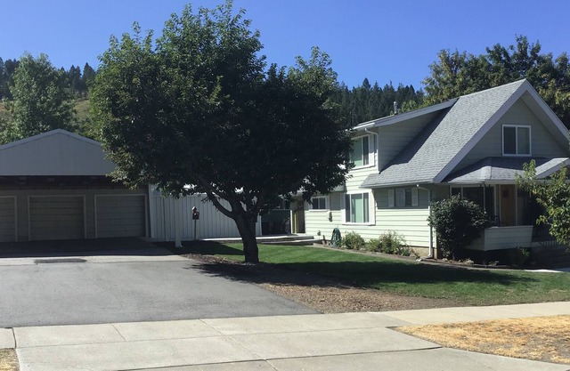 Ski storage, Pool table, gazebo, game room, stocked kitchen 5 star reviews Fun!