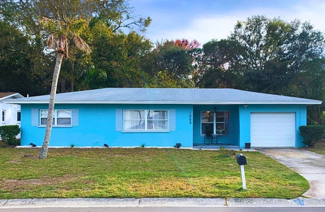 Sky Blue Bungalow near the Beach