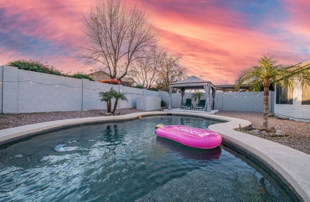 Sky View Paradise– Cozy 3BR Home with Private Pool in Prime Surprise Location