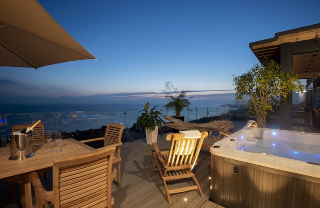 Skyfall - Six Bedroom Villa, Sleeps 14