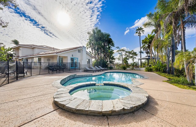 Skyline Ocean View Estate w/pool & hot tub