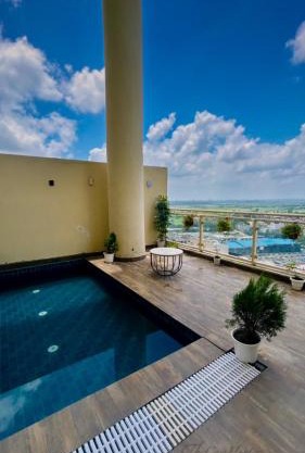 Skyswimstay
