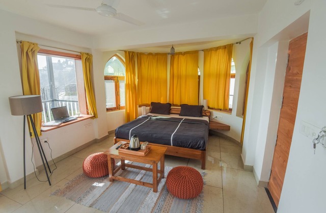 Slane Castle - 2 BHK w/King Bed, Parking, Bonfire