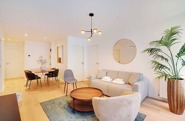 Sleek apartment in Levallois-Perret