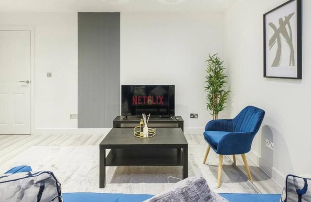 Sleek & Elegant 1BR City Centre Nr High St & Southend Beach by Luxiety Stays