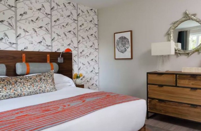 Sleek Lodge Stay in Downtown Stowe – Perfect for Outdoor Fun, Food & Relaxation