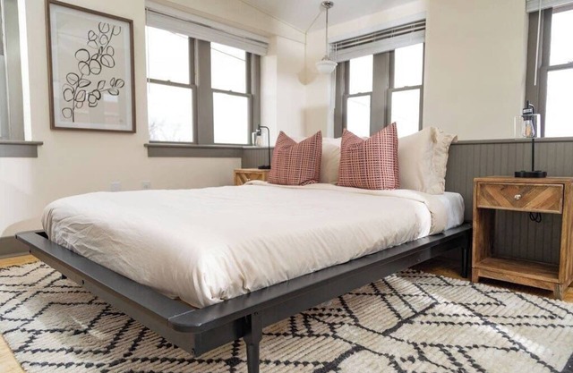 Sleek loft minutes from downtown
