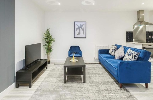 Sleek & Vibrant 1BR City Centre Nr High St & Southend Beach by Luxiety Stays