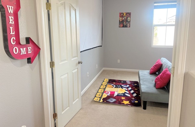 Sleeps 10 Centrally Located w/Theater Room