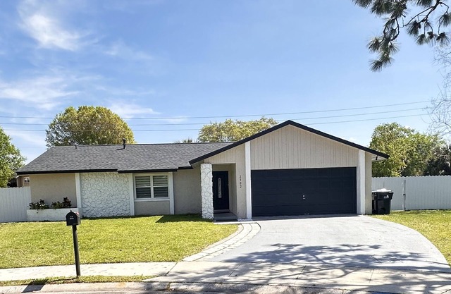 Sleeps 10 + Pool and Fully Fenced Yard plus enjoys 2 King Rooms
