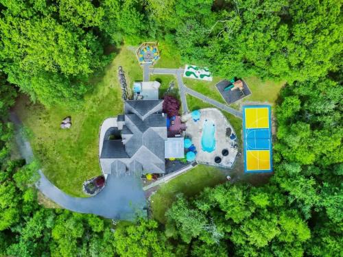 Sleeps 14 Pool Hot Tub Sauna Pickleball Arcade