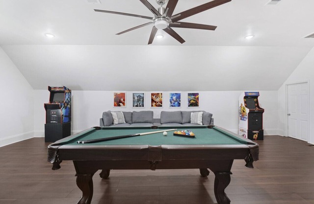 Sleeps 15 Movie Room Gameroom Free Parking